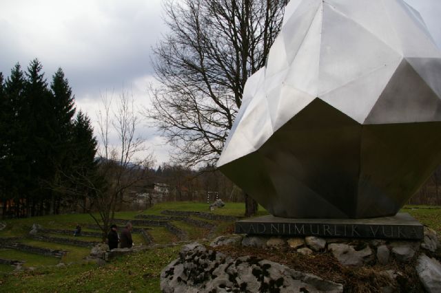 Amfiteatar i Goranov spomenik