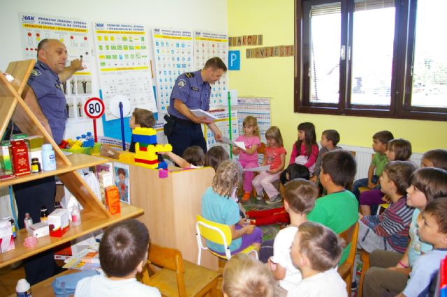 Policajci u vrtiću