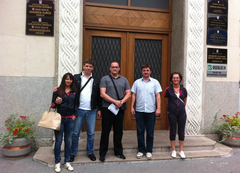 SDSS-ovci ispred gradske uprave Ogulina