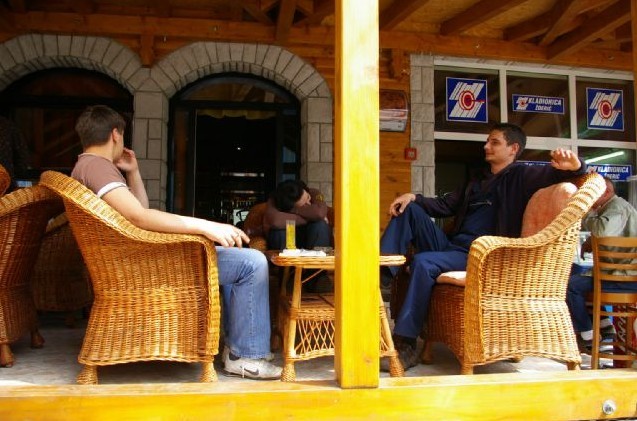 Traži se i konobar....