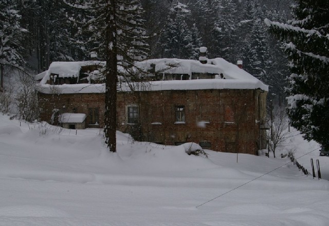 Sporna zgrada danas....