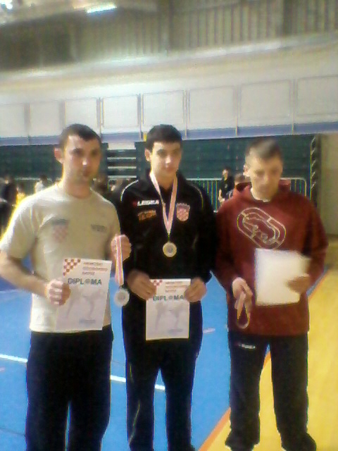 Marino Štefanac (u sredini)