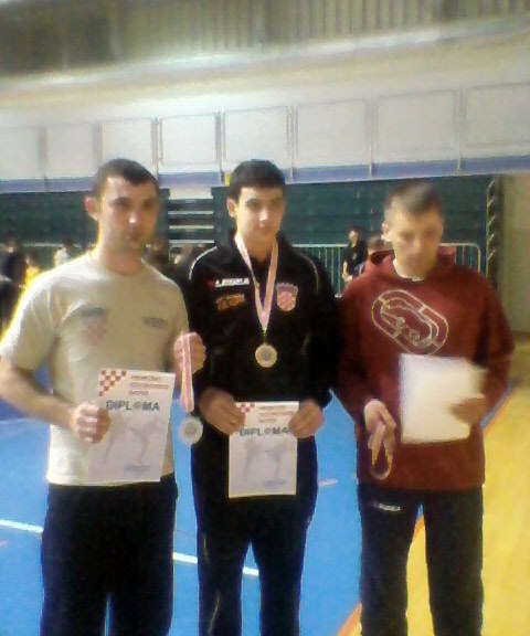 Marino Štefanac (u sredini)