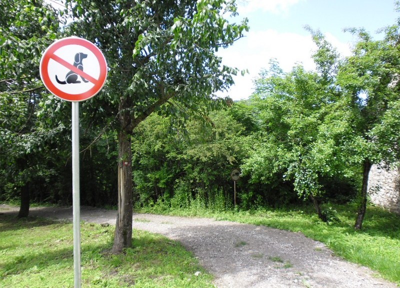 Zabrana na putu za šetnicu Krš