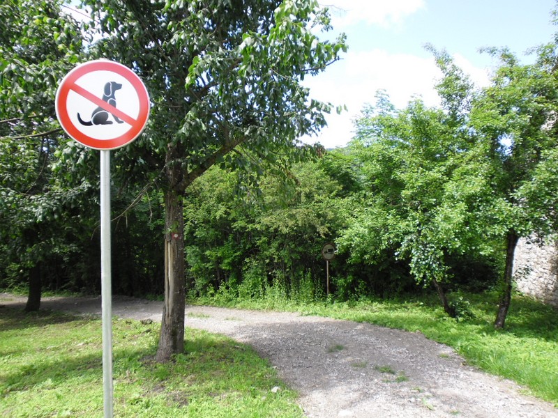 Zabrana na putu za šetnicu Krš