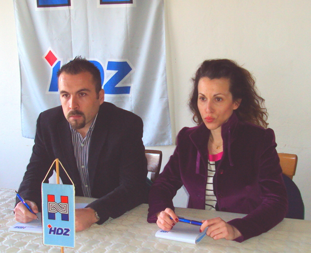 Tkalčević i Burić oštro kritiziraju Vladu