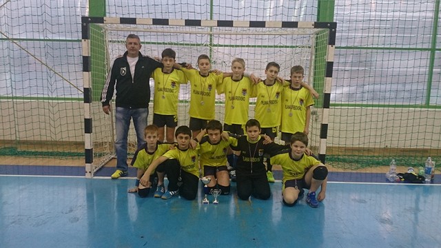 Rukometaši RK Vrbovsko - starija ekipa, dječaci 2002. godišta i trener Kosanović