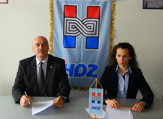 Janeš i Burić na tiskovnoj konferenciji HDZ-a ravna Gora