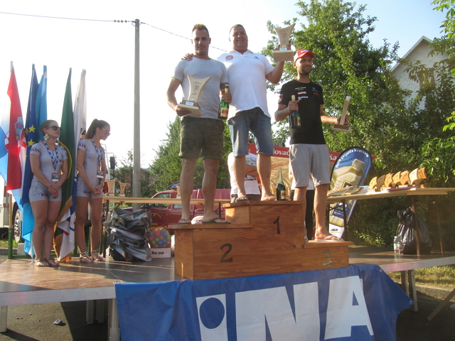 Krainc, Kavecz i Varljen na postolju (snimio M.Krpan).jpg