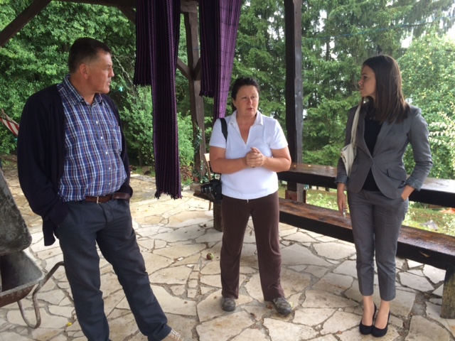 Gradonačelnik Mufić u razgovoru s Osojnički (u sredini) i pratnji pročelnice Tonković (desno)