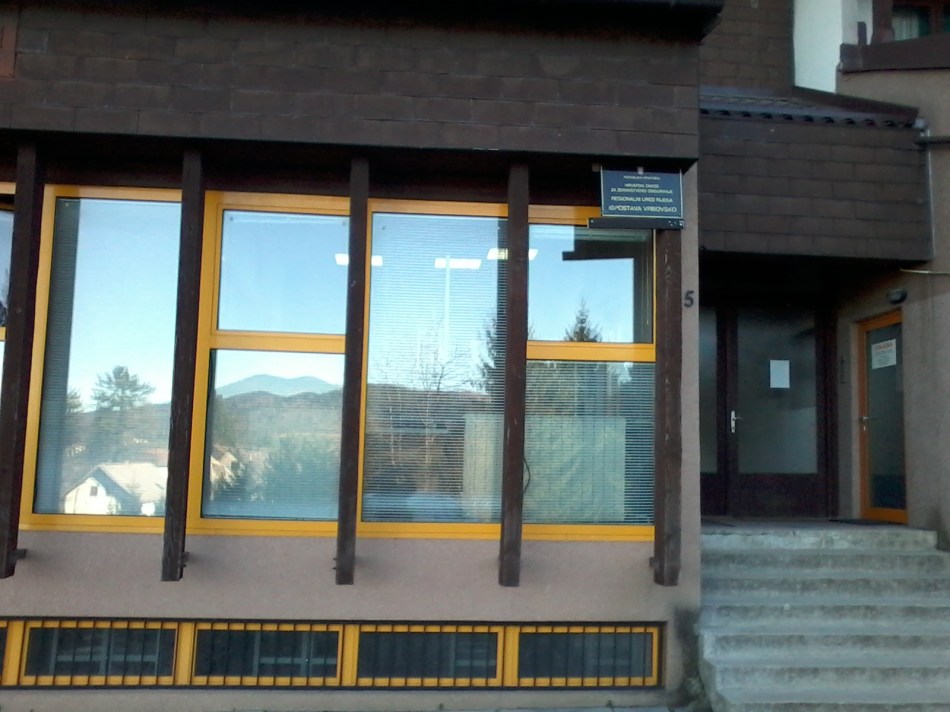 Ured Hrvatskog zavoda za zdravstveno osiguranje u Vrbovskom u ulici Franje Račkog 5