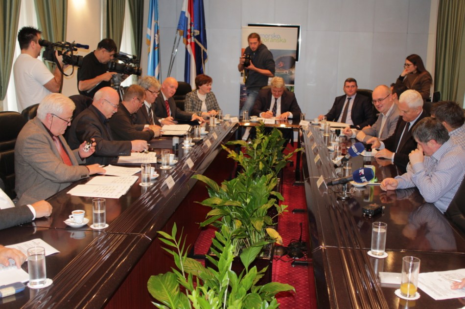 predstavnici-goranskih-samouprava-na-potpisivanju-sporazuma-o-sufinanciranju
