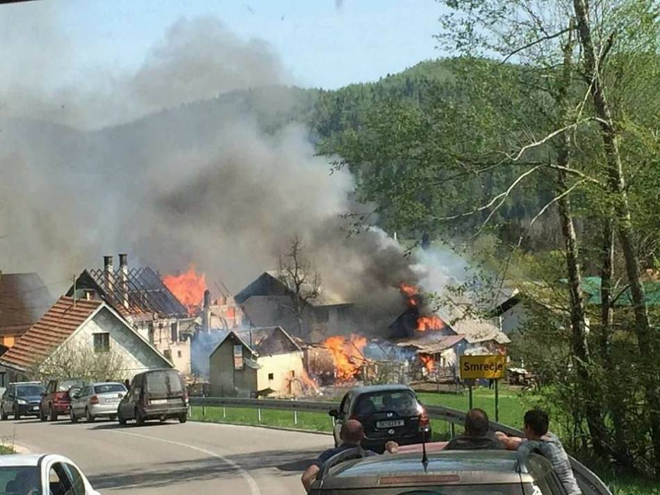 31271317_607960876218757_8647126471002816512_n