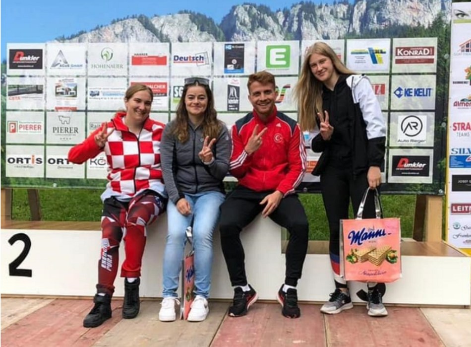 Patricija Urbanc (lijevo) i Lara Štimac (desno)